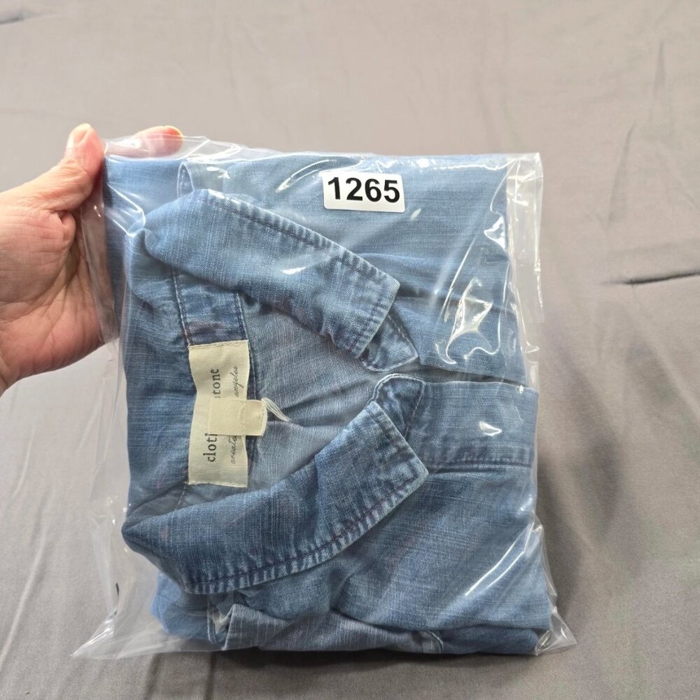 Cloth & Stone Denim Shirt Women’s Tencel Chambray Long Sleeve V Neck Size S - Picture 13 of 13